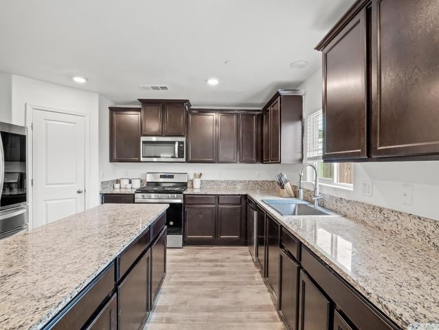 3637 N Mccaffrey Avenue, Fresno, CA 93722