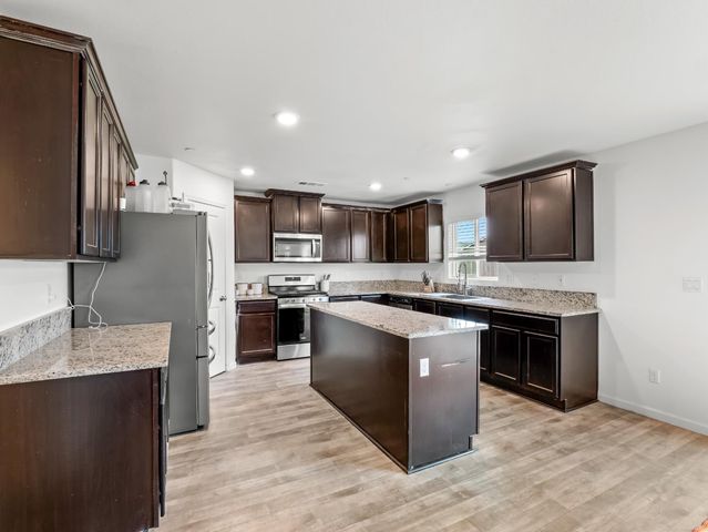 3637 N Mccaffrey Avenue, Fresno, CA 93722