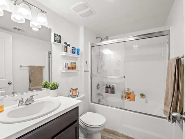 3637 N Mccaffrey Avenue, Fresno, CA 93722