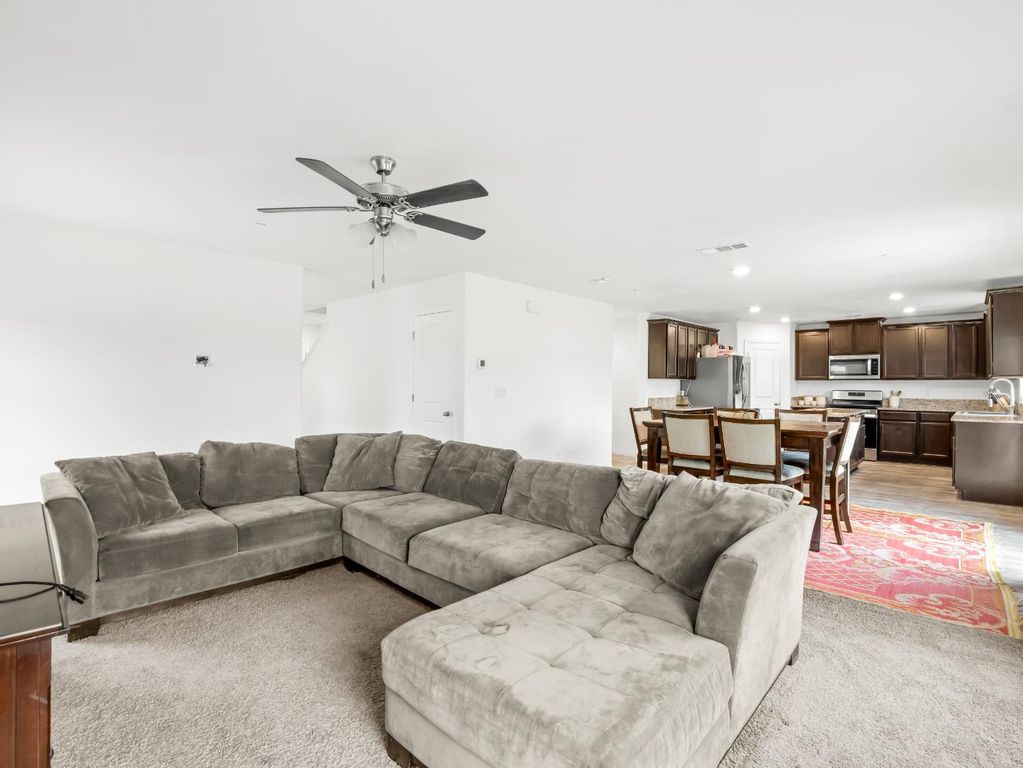 Image 10 of property listing at 3637 N Mccaffrey Avenue, Fresno, CA 93722