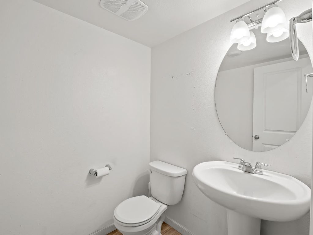 Image 11 of property listing at 3637 N Mccaffrey Avenue, Fresno, CA 93722