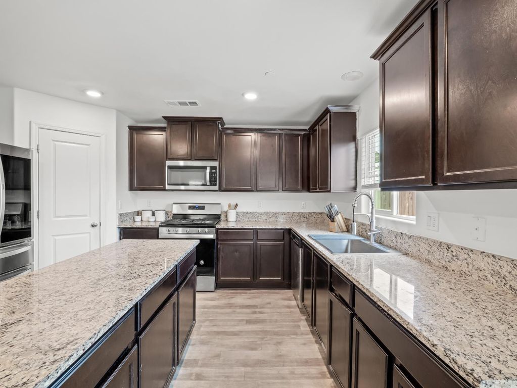 Image 13 of property listing at 3637 N Mccaffrey Avenue, Fresno, CA 93722