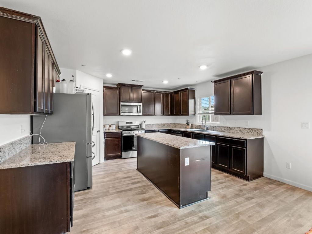 Image 15 of property listing at 3637 N Mccaffrey Avenue, Fresno, CA 93722