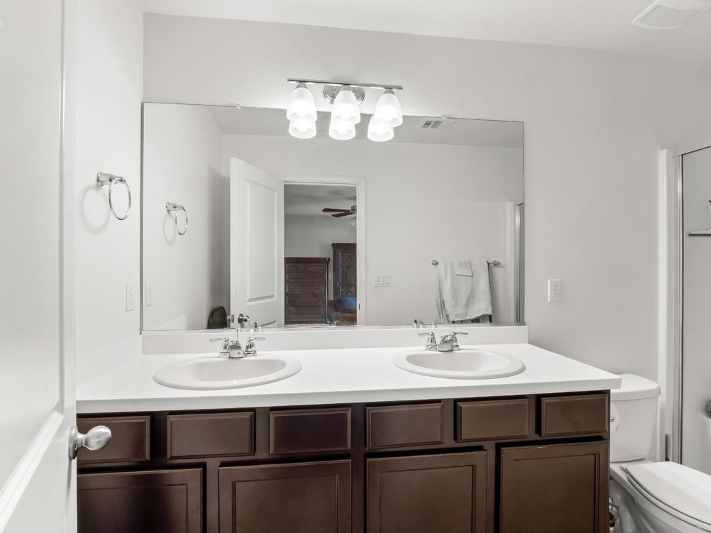 Image 21 of property listing at 3637 N Mccaffrey Avenue, Fresno, CA 93722