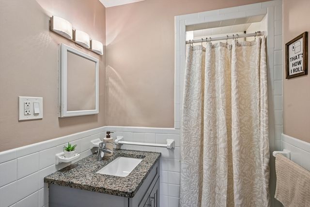 32 Whites Ave D43, Watertown, MA 02472