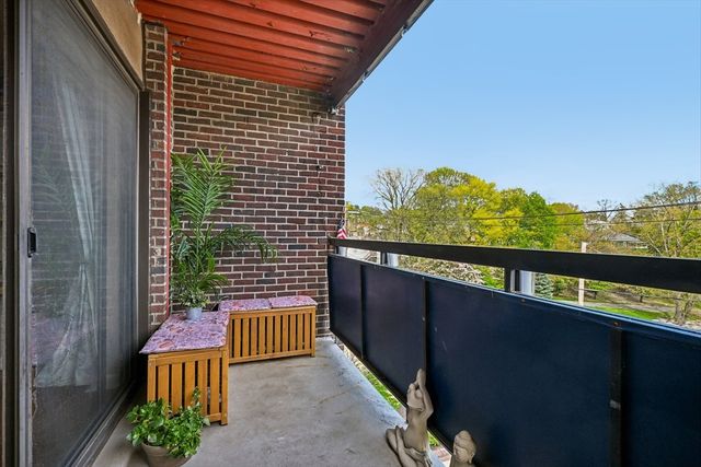 32 Whites Ave D43, Watertown, MA 02472