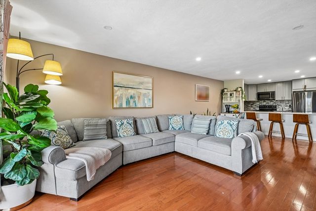 32 Whites Ave D43, Watertown, MA 02472