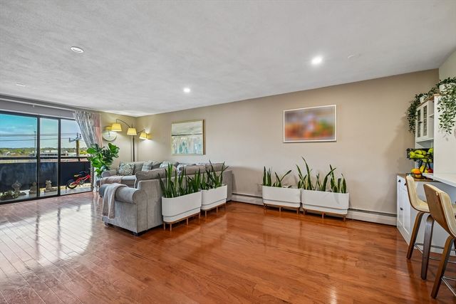 32 Whites Ave D43, Watertown, MA 02472