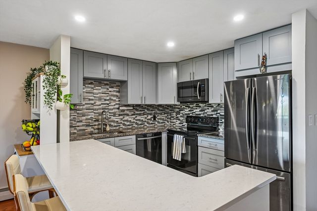 32 Whites Ave D43, Watertown, MA 02472