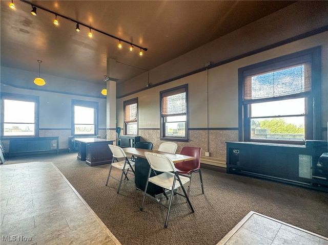 2 S Main Street, Niles, OH 44446