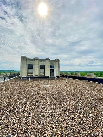 2 S Main Street, Niles, OH 44446