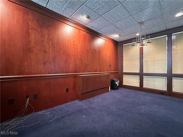 2 S Main Street, Niles, OH 44446