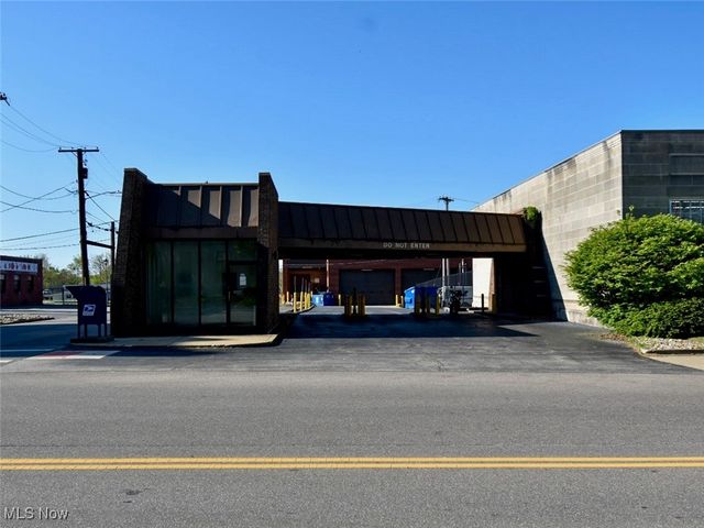 2 S Main Street, Niles, OH 44446