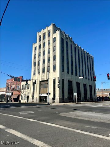 2 S Main Street, Niles, OH 44446