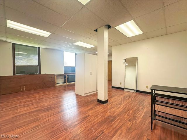 2 S Main Street, Niles, OH 44446