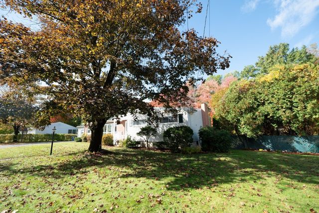 112 Bonnydale Rd, Leominster, MA 01453