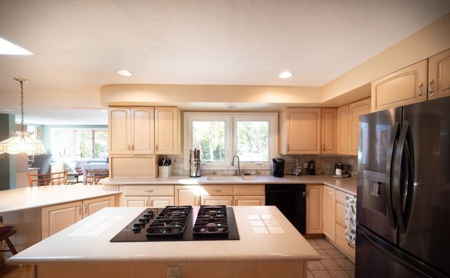 112 Bonnydale Rd, Leominster, MA 01453