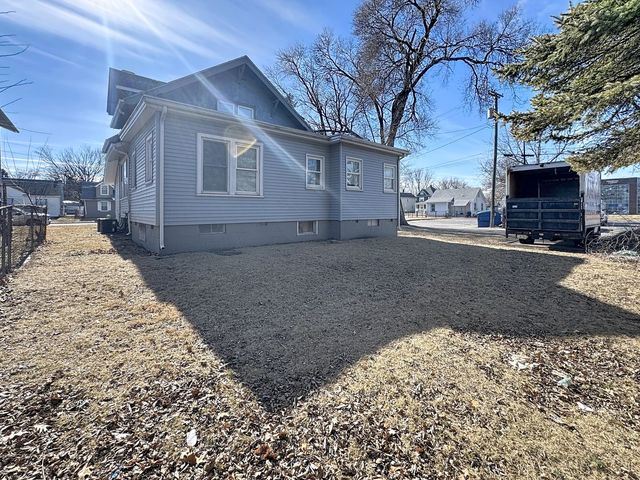 1640 W 17th Street, Davenport, IA 50804