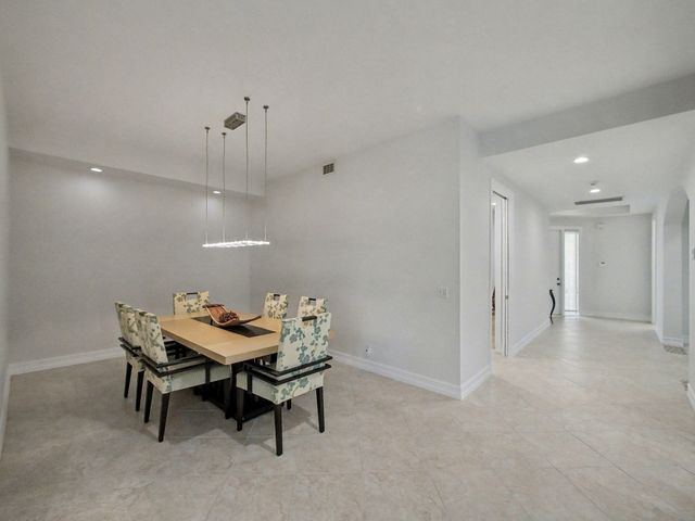 123 Palm Bay Terrace A, Palm Beach Gardens, FL 33418