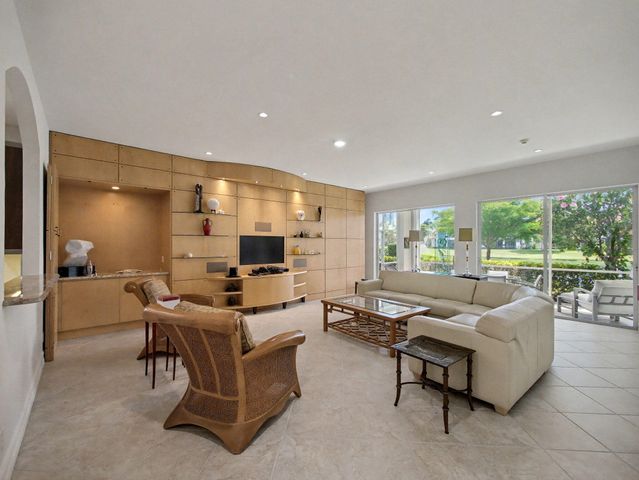 123 Palm Bay Terrace A, Palm Beach Gardens, FL 33418