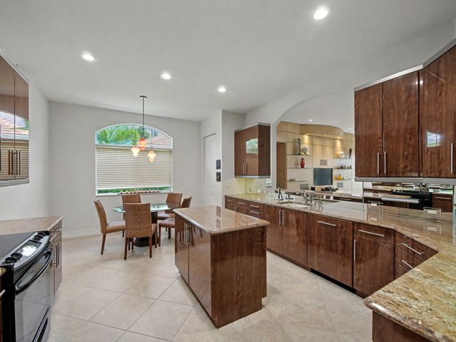 123 Palm Bay Terrace A, Palm Beach Gardens, FL 33418