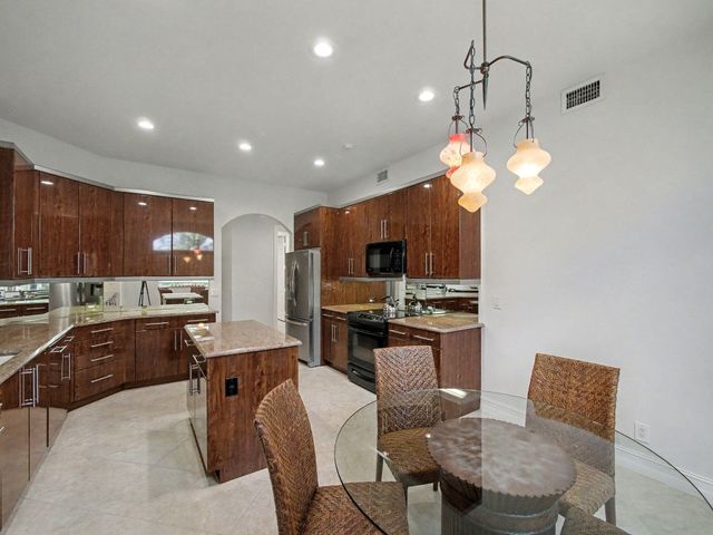 123 Palm Bay Terrace A, Palm Beach Gardens, FL 33418