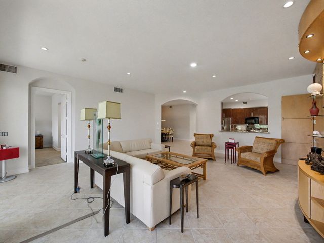123 Palm Bay Terrace A, Palm Beach Gardens, FL 33418