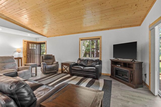 384 Lancer Court, Nekoosa, WI 54457