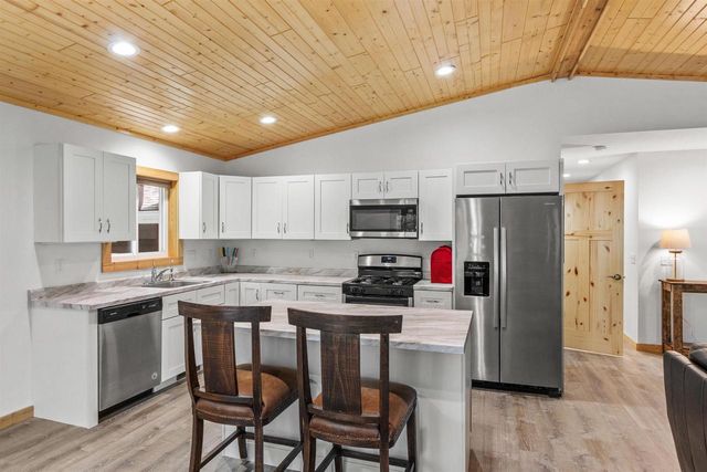 384 Lancer Court, Nekoosa, WI 54457