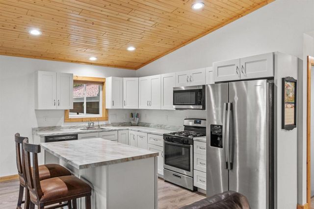 384 Lancer Court, Nekoosa, WI 54457