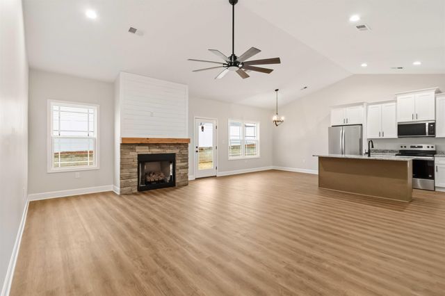 255 Pillsburgh Circle, Landrum, SC 29356