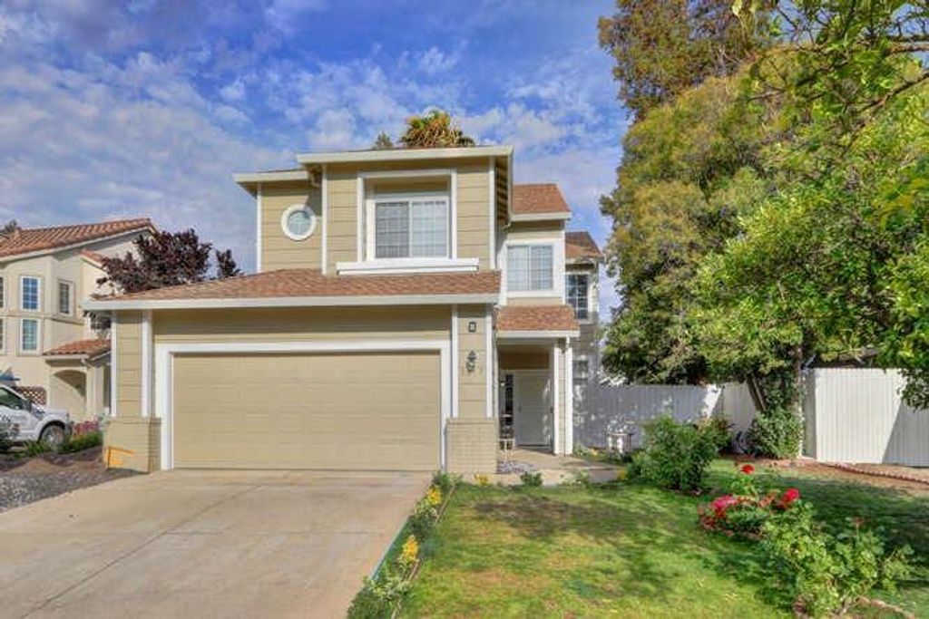 9217 Trenholm Dr, Elk Grove, CA 95758