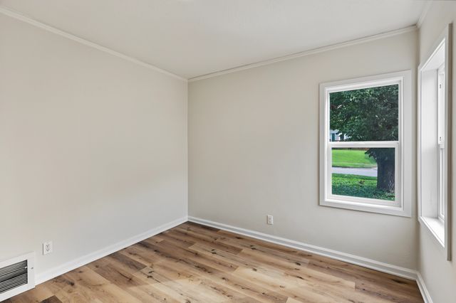 4112 Oxford Street, Des Moines, IA 50313