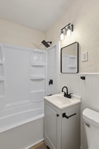 4112 Oxford Street, Des Moines, IA 50313