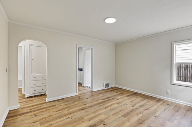 4112 Oxford Street, Des Moines, IA 50313