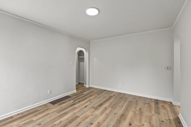 4112 Oxford Street, Des Moines, IA 50313