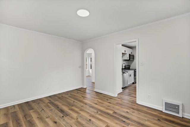 4112 Oxford Street, Des Moines, IA 50313