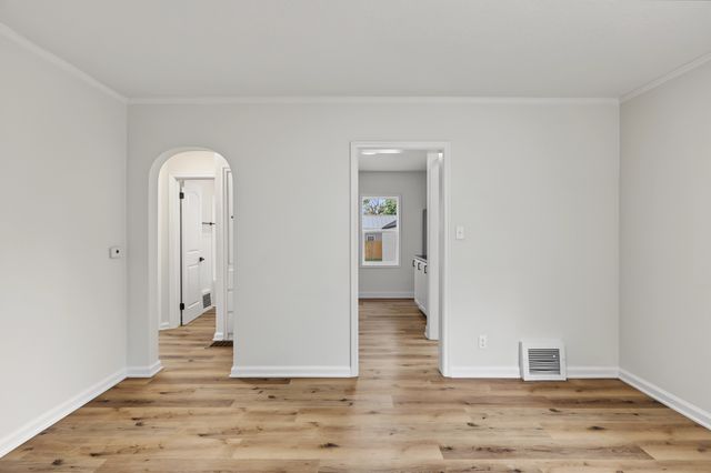 4112 Oxford Street, Des Moines, IA 50313