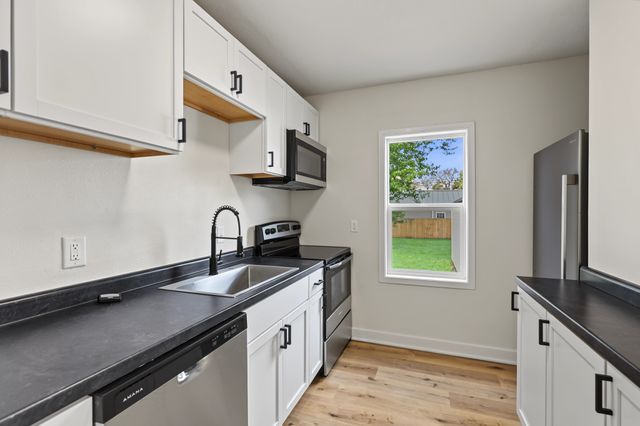 4112 Oxford Street, Des Moines, IA 50313