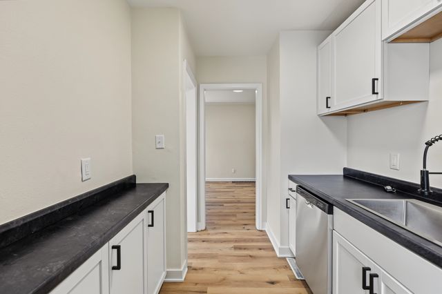 4112 Oxford Street, Des Moines, IA 50313
