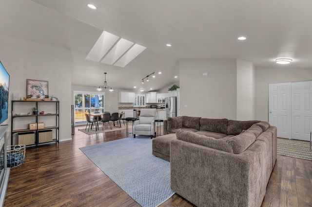 17064 Sacramento Road, Bend, OR 97707