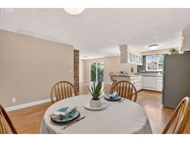 640 STONEHILL Dr, Gladstone, OR 97027