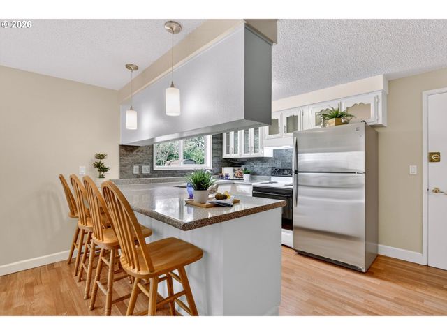 640 STONEHILL Dr, Gladstone, OR 97027