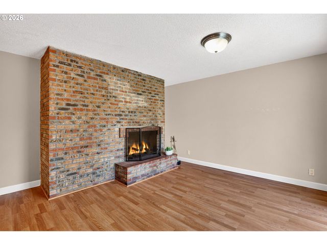 640 STONEHILL Dr, Gladstone, OR 97027