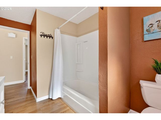 640 STONEHILL Dr, Gladstone, OR 97027