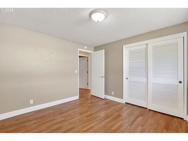 640 STONEHILL Dr, Gladstone, OR 97027