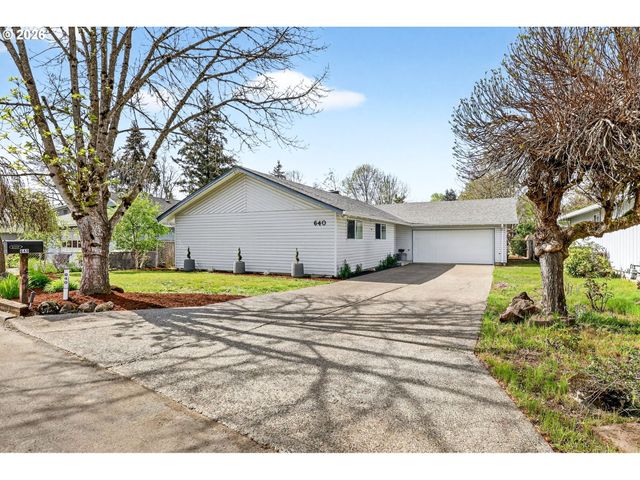 640 STONEHILL Dr, Gladstone, OR 97027