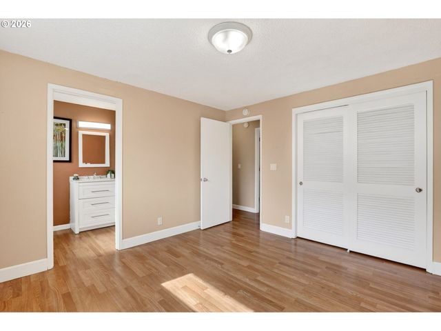 640 STONEHILL Dr, Gladstone, OR 97027