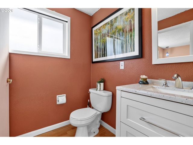 640 STONEHILL Dr, Gladstone, OR 97027