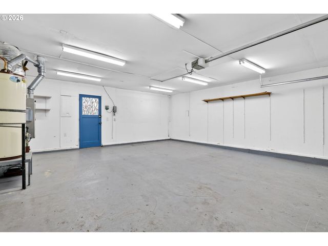 640 STONEHILL Dr, Gladstone, OR 97027